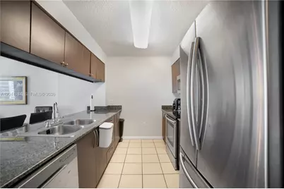 1200 Brickell Bay Dr #4121, Miami, FL 33131 - Photo 7