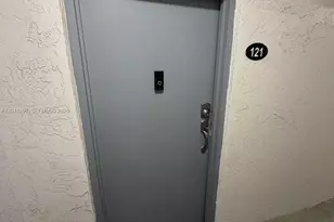 9520 SW 8th St, Miami, FL 33174 - Photo 5