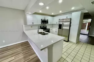 11894 SW 12th Pl, Davie, FL 33325 - Photo 13