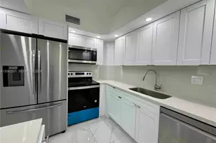 500 Bayview Dr, Sunny Isles Beach, FL 33160 - Photo 9