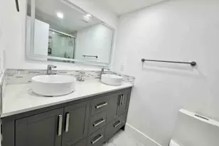 500 Bayview Dr, Sunny Isles Beach, FL 33160 - Photo 5