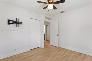 6161 NE 7th Ave, Oakland Park, FL 33334 - Photo 17