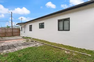 6161 NE 7th Ave, Oakland Park, FL 33334 - Photo 23