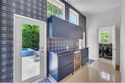 30 NE 44th St, Miami, FL 33137 - Photo 33