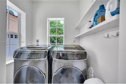 30 NE 44th St, Miami, FL 33137 - Photo 35