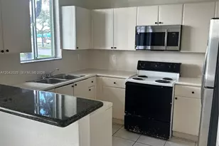 2704 SE 15th Pl, Homestead, FL 33035 - Photo 3