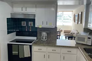 1351 NE Miami Gardens Dr, Miami, FL 33179 - Photo 3