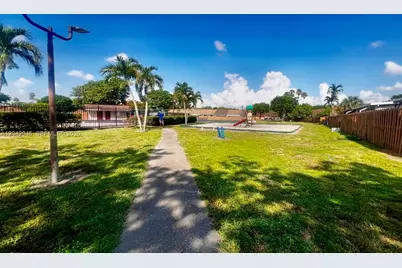 6780 NW 186th Ter, Hialeah, FL 33015 - Photo 19