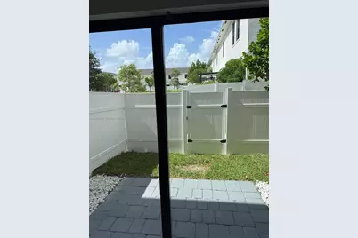 669 SW 11th St, Florida City, FL 33034 - Photo 17