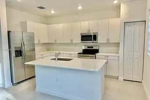 114 SW 184th Pl, Pembroke Pines, FL 33029 - Photo 3