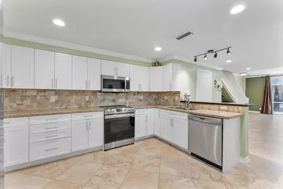 1552 Barcelona Way #6-19, Weston, FL 33327 - Photo 7