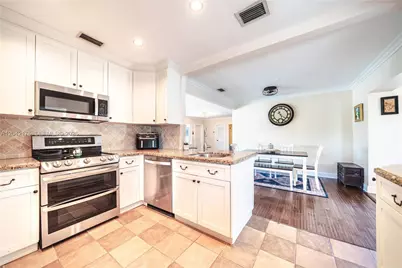 10690 NE 11th Ct, Miami Shores, FL 33138 - Photo 15