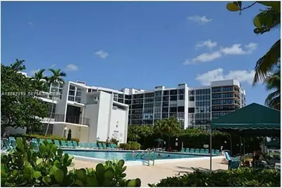800 Parkview Dr #1018, Hallandale Beach, FL 33009 - Photo 5
