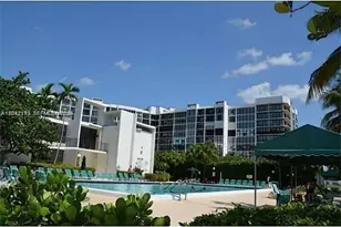 800 Parkview Dr, Hallandale Beach, FL 33009 - Photo 5
