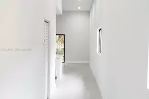 313 NE 169th St, North Miami Beach, FL 33162 - Photo 11