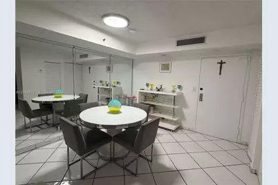 2625 Collins Ave #420, Miami Beach, FL 33140 - Photo 3