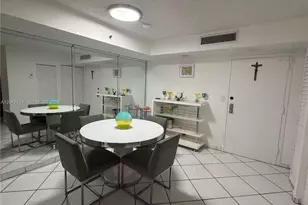 2625 Collins Ave, Miami Beach, FL 33140 - Photo 3