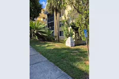 942 NE 199th St #4G, Miami, FL 33179 - Photo 5