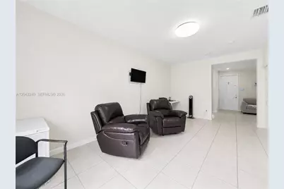 10604 W 33rd Ln, Hialeah, FL 33018 - Photo 7