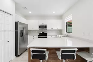 10604 W 33rd Ln, Hialeah, FL 33018 - Photo 9