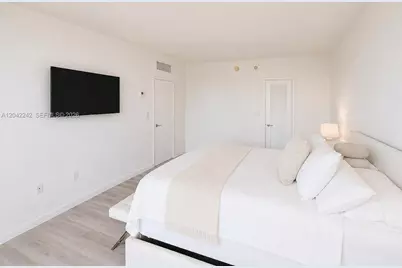 10275 Collins Ave #431, Bal Harbour, FL 33154 - Photo 13