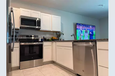 1057 NW 5th St, Florida City, FL 33034 - Photo 3