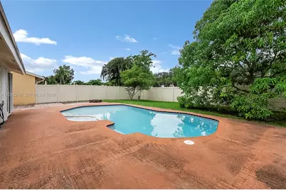 681 Thornridge Ave, Davie, FL 33325 - Photo 25