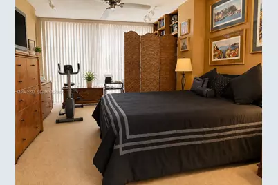 1000 Parkview Dr #726, Hallandale Beach, FL 33009 - Photo 11