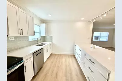 9602 NW 80th Pl, Tamarac, FL 33321 - Photo 9