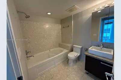 185 SW 7th St #1410, Miami, FL 33130 - Photo 7