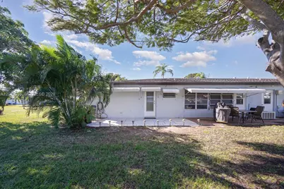 560 High Point Dr #D, Delray Beach, FL 33445 - Photo 25
