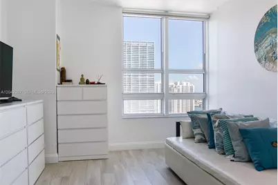 950 Brickell Bay Dr #3406, Miami, FL 33131 - Photo 19