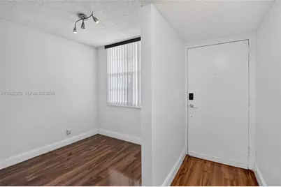 250 Jacaranda Dr #411, Plantation, FL 33324 - Photo 5
