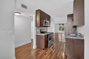 250 Jacaranda Dr, Plantation, FL 33324 - Photo 7
