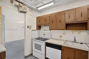 20301 W Country Club Dr, Aventura, FL 33180 - Photo 27