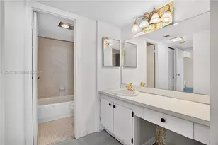 20301 W Country Club Dr, Aventura, FL 33180 - Photo 15