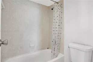 20301 W Country Club Dr, Aventura, FL 33180 - Photo 23