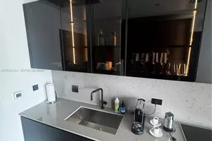 20 NE 11th St, Miami, FL 33132 - Photo 11