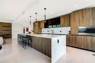 20 NE 11th St, Miami, FL 33132 - Photo 3