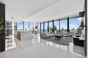 20 NE 11th St, Miami, FL 33132 - Photo 1