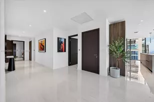 20 NE 11th St, Miami, FL 33132 - Photo 17