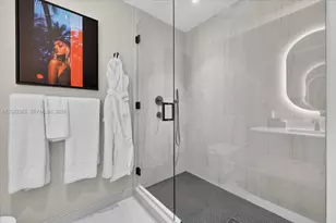 20 NE 11th St, Miami, FL 33132 - Photo 25