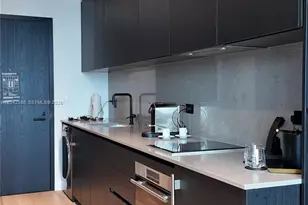 20 NE 11th St, Miami, FL 33132 - Photo 15