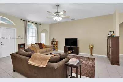 2405 SE 5th Ct, Homestead, FL 33033 - Photo 11