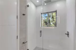 3204 Plaza St, Miami, FL 33133 - Photo 25