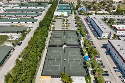 496 Holiday Dr, Hallandale Beach, FL 33009 - Photo 15