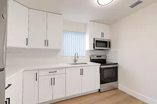 1670 W 42nd St, Hialeah, FL 33012 - Photo 15