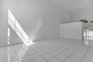15251 NW 89th Ave, Miami Lakes, FL 33018 - Photo 9