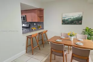 11071 NW 7th St, Miami, FL 33172 - Photo 11