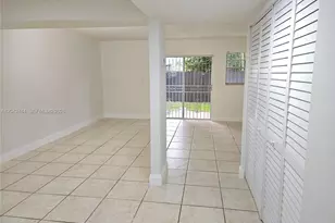 11071 NW 7th St, Miami, FL 33172 - Photo 9